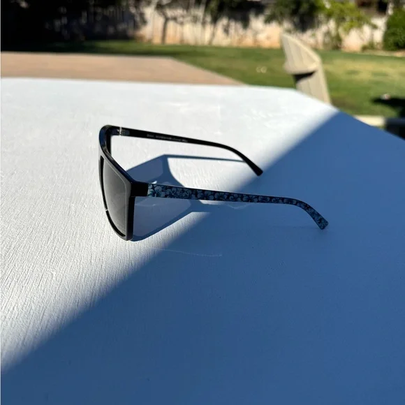 Neven Tropical Detail Sunglasses - Picture 2 of 5